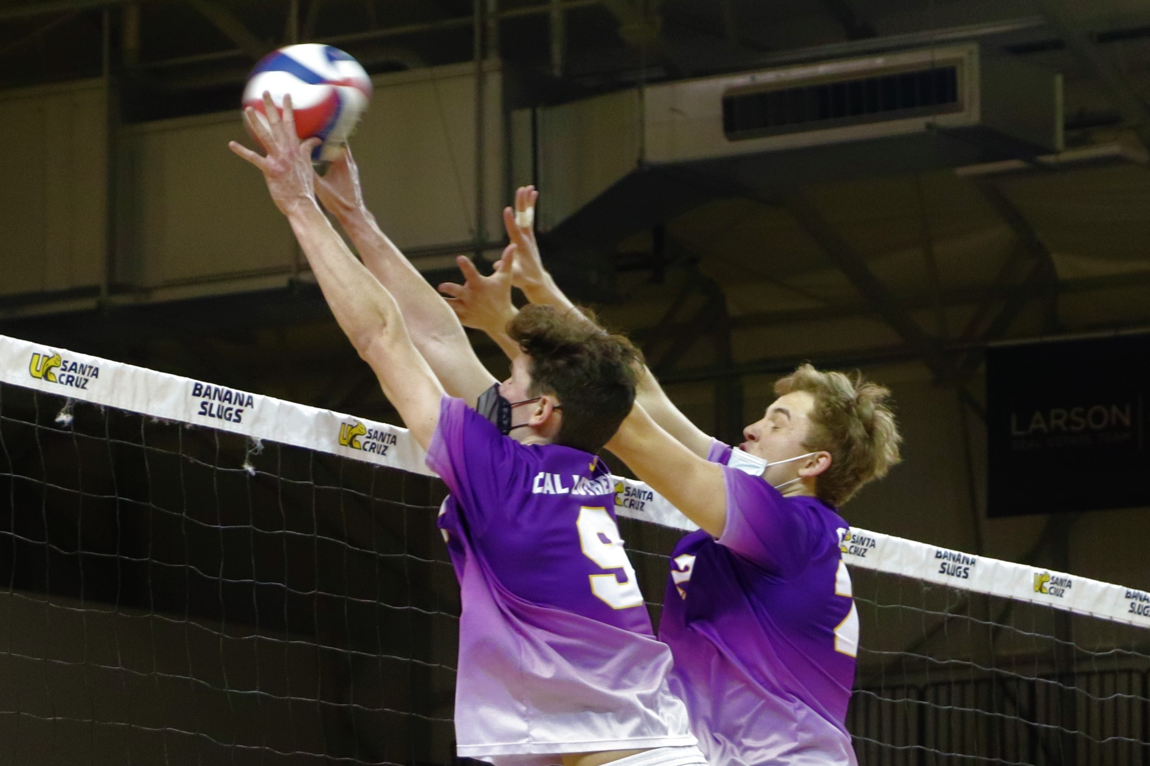 Kingsmen Take First Win Over Santa Cruz in Program History, Play Two 5 Set Matches