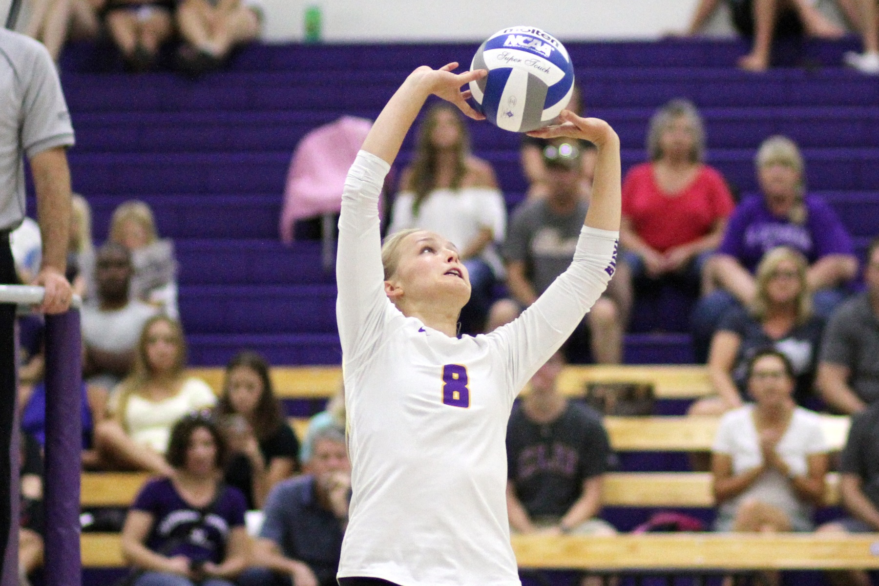 Jamie Smith had a match-high 40 assists against Pomona-Pitzer (Photo: Tracy L. Olson).